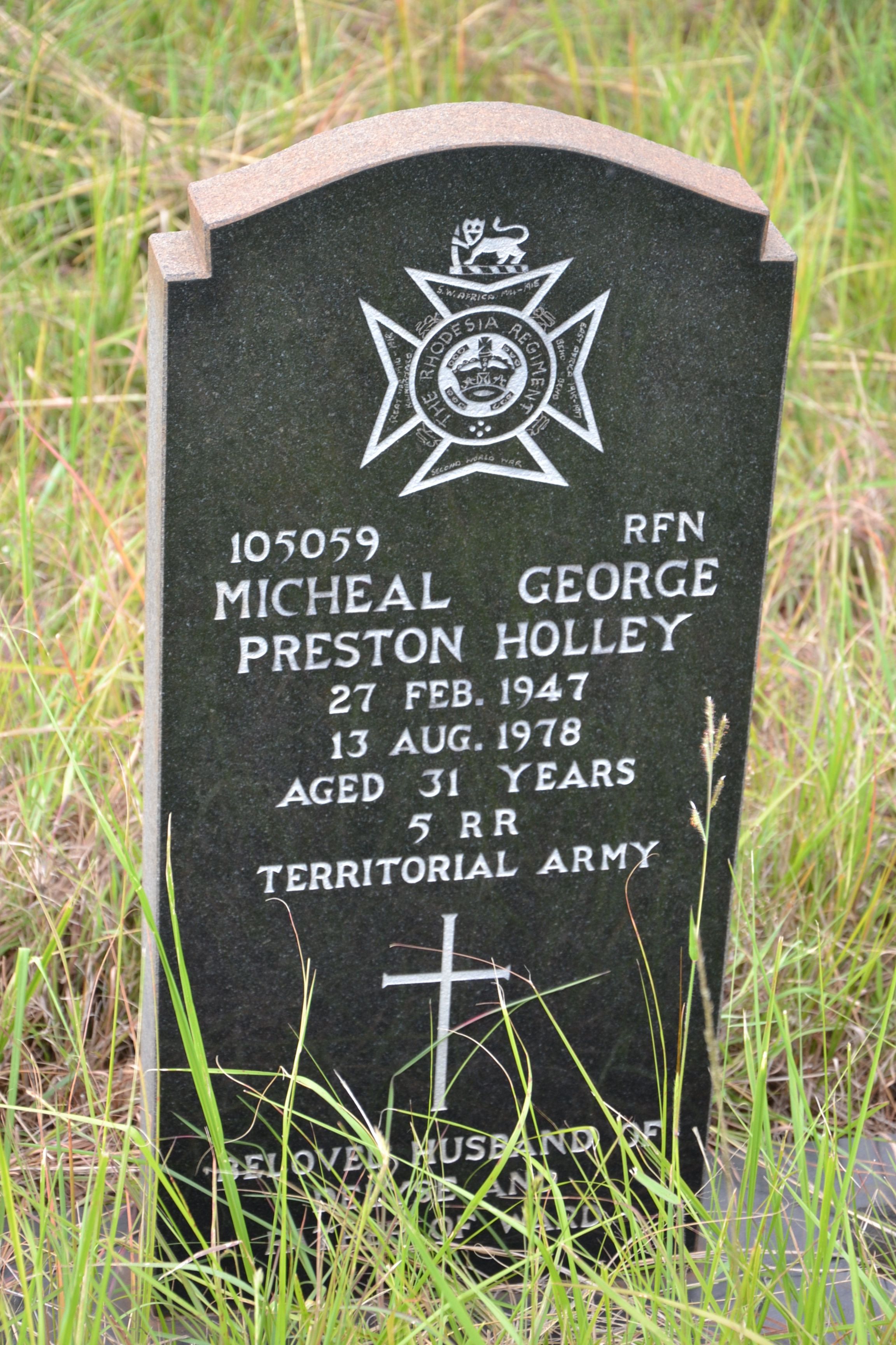 Photo from /search/photos/Zimbabwe/HARARE (WARREN HILLS) CEMETERY/holley_mgp.JPG